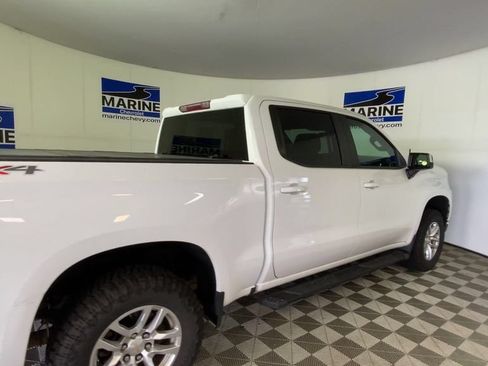 Used 2021 Chevrolet Silverado 1500 LT AWD/4WD image 2