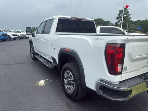 Used 2021 GMC Sierra 2500 SLE w/ SLE Value Package; AWD/4WD image 6