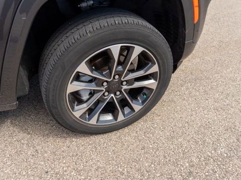 Used 2022 Jeep Grand Cherokee Overland w/ Adv Protech Group III image 9