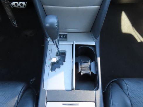 Used 2010 Toyota Camry LE image 19