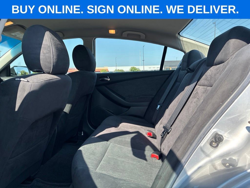 Used 2010 Nissan Altima 2.5 S FWD image 10