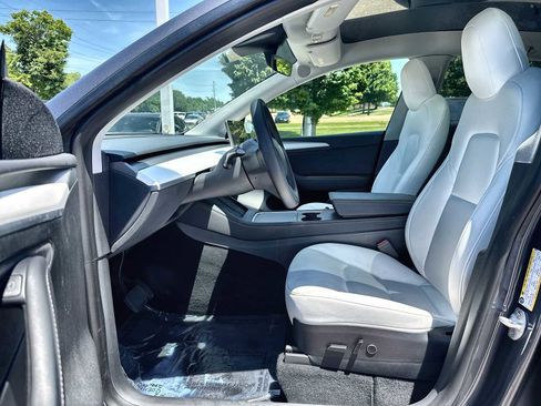 Used 2023 Tesla Model Y Long Range AWD/4WD image 2