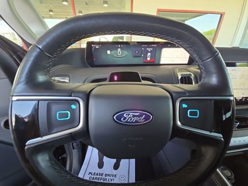 Used 2025 Ford Expedition Max Platinum AWD/4WD image 39