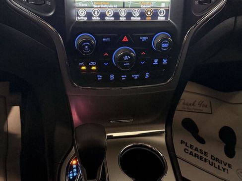 Used 2018 Jeep Grand Cherokee Altitude AWD/4WD image 37