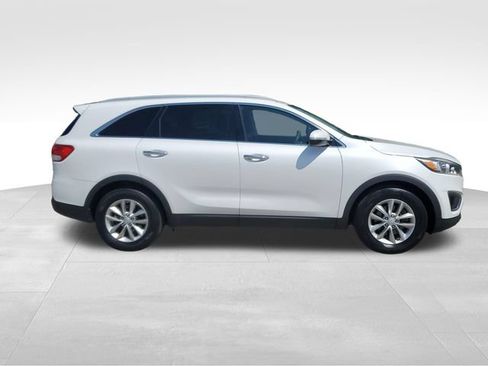 Used 2017 Kia Sorento LX FWD image 3
