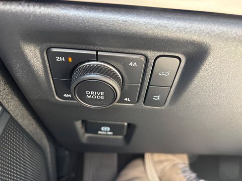 Used 2025 Ford Expedition Max Active AWD/4WD image 18