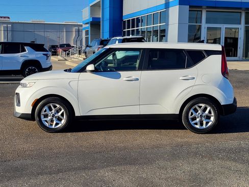 Used 2022 Kia Soul LX w/ Technology Package image 2