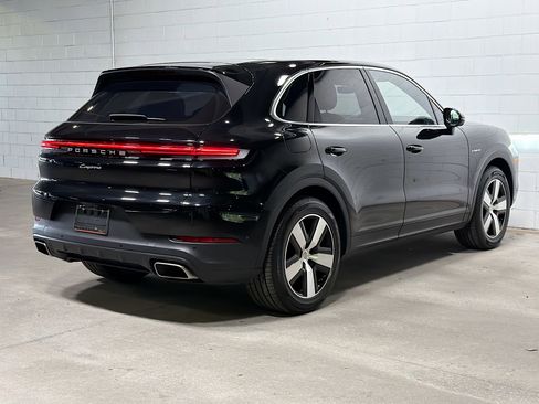 Certified 2024 Porsche Cayenne AWD/4WD image 7