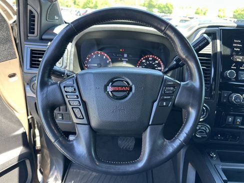 Used 2021 Nissan Titan PRO-4X w/ Pro-4x Convenience Package AWD/4WD image 12