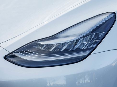 Used 2021 Tesla Model Y Long Range image 7