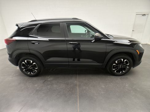 Used 2023 Chevrolet TrailBlazer LT AWD/4WD image 9