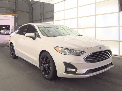 Used 2020 Ford Fusion SE w/ Equipment Group 151A FWD image 3