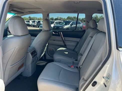 Used 2012 Toyota Highlander Limited w/ Tow Pkg AWD/4WD image 27