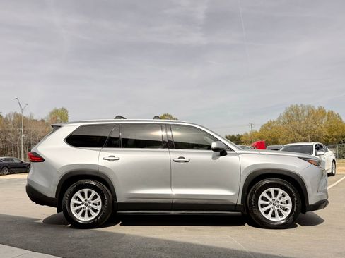 Used 2024 Toyota Grand Highlander XLE image 8