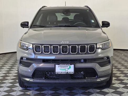 Used 2023 Jeep Compass Latitude AWD/4WD image 2
