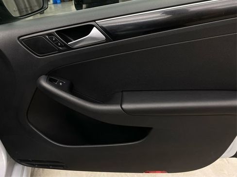 Used 2017 Volkswagen Jetta SEL FWD image 27
