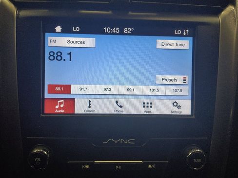 Used 2019 Ford Fusion SE FWD image 25