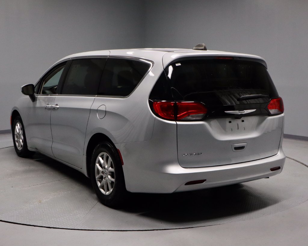 Used 2023 Chrysler Voyager LX FWD image 8