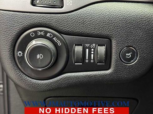 Used 2020 Jeep Cherokee Limited image 37