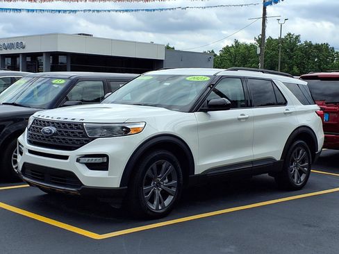 Used 2023 Ford Explorer XLT w/ Equipment Group 202A AWD/4WD image 1