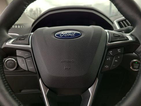 Used 2024 Ford Edge Titanium image 23