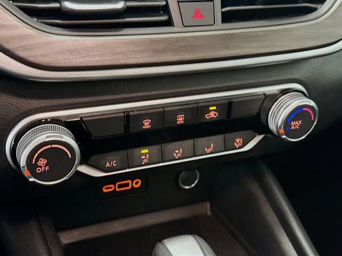 Used 2025 Nissan Altima 2.5 SV image 23