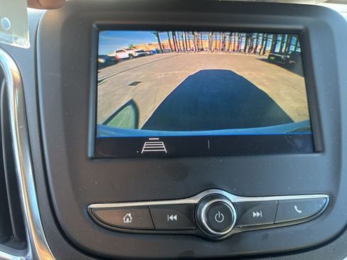 Used 2021 Chevrolet Equinox LT image 9