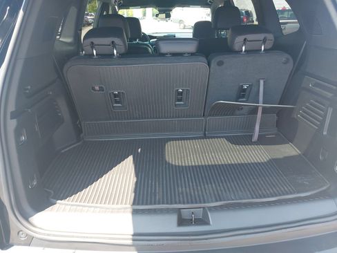 Used 2025 GMC Acadia Elevation w/ Elevation Premium Package FWD image 13