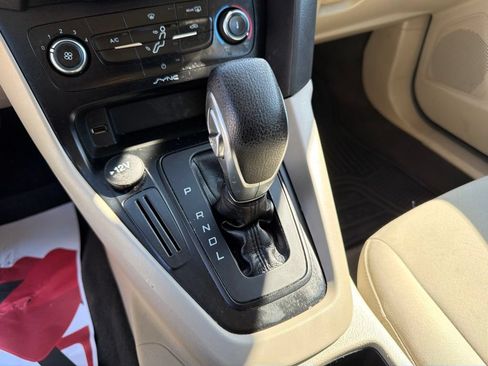 Used 2018 Ford Focus SE FWD image 25
