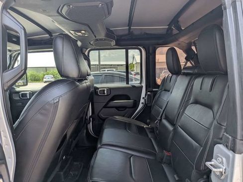 Used 2022 Jeep Wrangler Unlimited Sahara AWD/4WD image 13