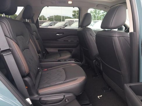 New 2026 Nissan Pathfinder Platinum AWD/4WD image 23