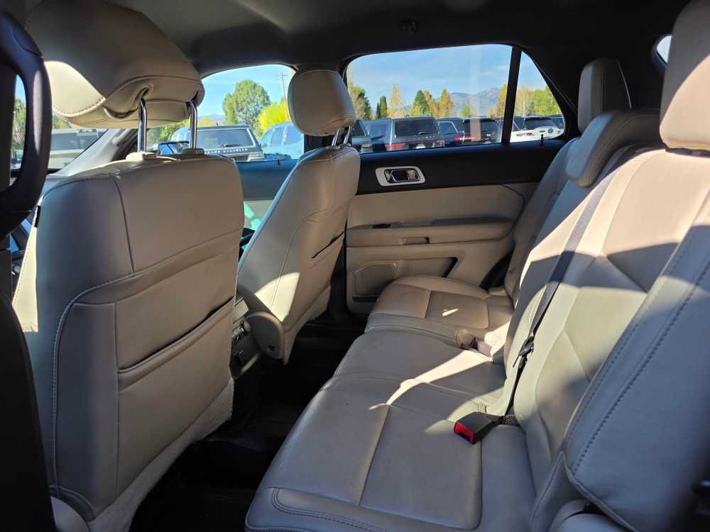 Used 2014 Ford Explorer XLT w/ Equipment Group 202A AWD/4WD image 17