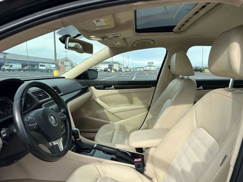 Used 2015 Volkswagen Passat 1.8T SEL Premium image 16