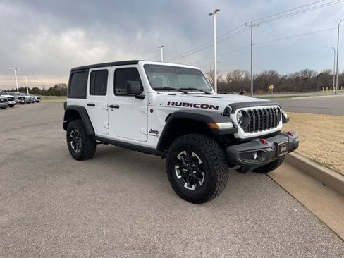 Used 2025 Jeep Wrangler Unlimited Rubicon image 3