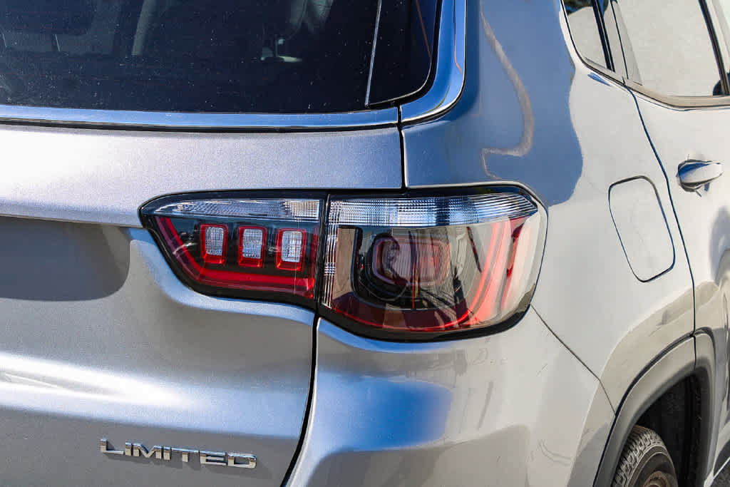 Used 2021 Jeep Compass Limited FWD image 4