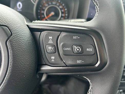 Used 2025 Jeep Gladiator Sport AWD/4WD image 13