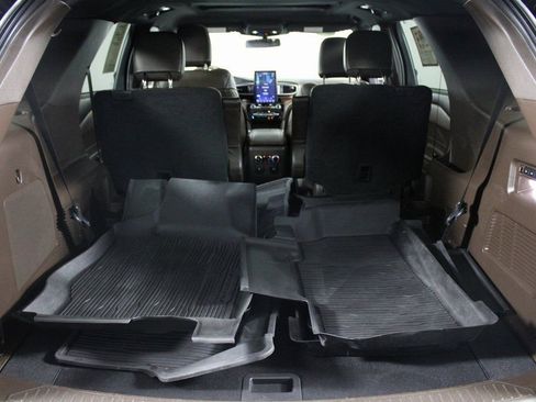 Used 2023 Ford Explorer King Ranch w/ Technology Package image 14