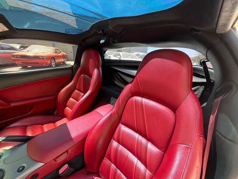 Used 2006 Chevrolet Corvette Coupe w/ Preferred Equipment Group RWD image 19