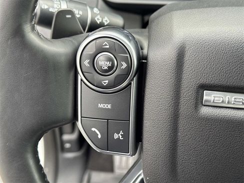 Certified 2018 Land Rover Discovery HSE image 30