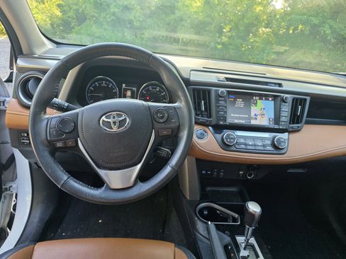 Used 2018 Toyota RAV4 Limited w/ Advanced Technology Package FWD image 12