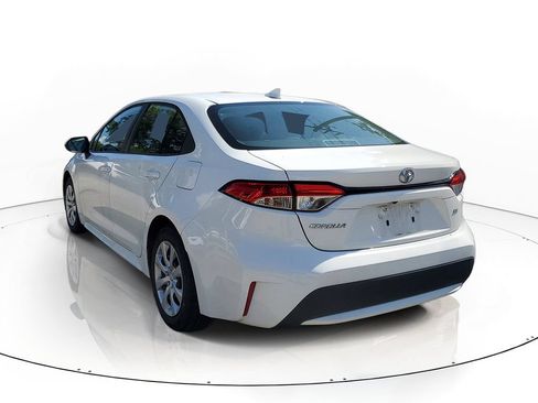 Used 2020 Toyota Corolla LE FWD image 4