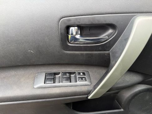 Used 2011 Nissan Rogue SV AWD/4WD image 12