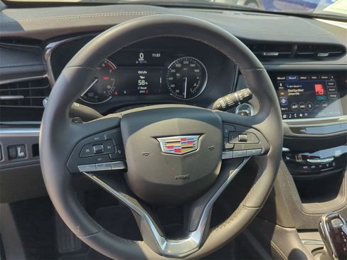 Used 2025 Cadillac XT6 Luxury image 9