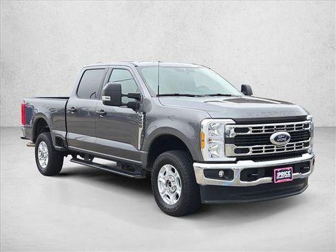 Used 2025 Ford F250 XLT image 3
