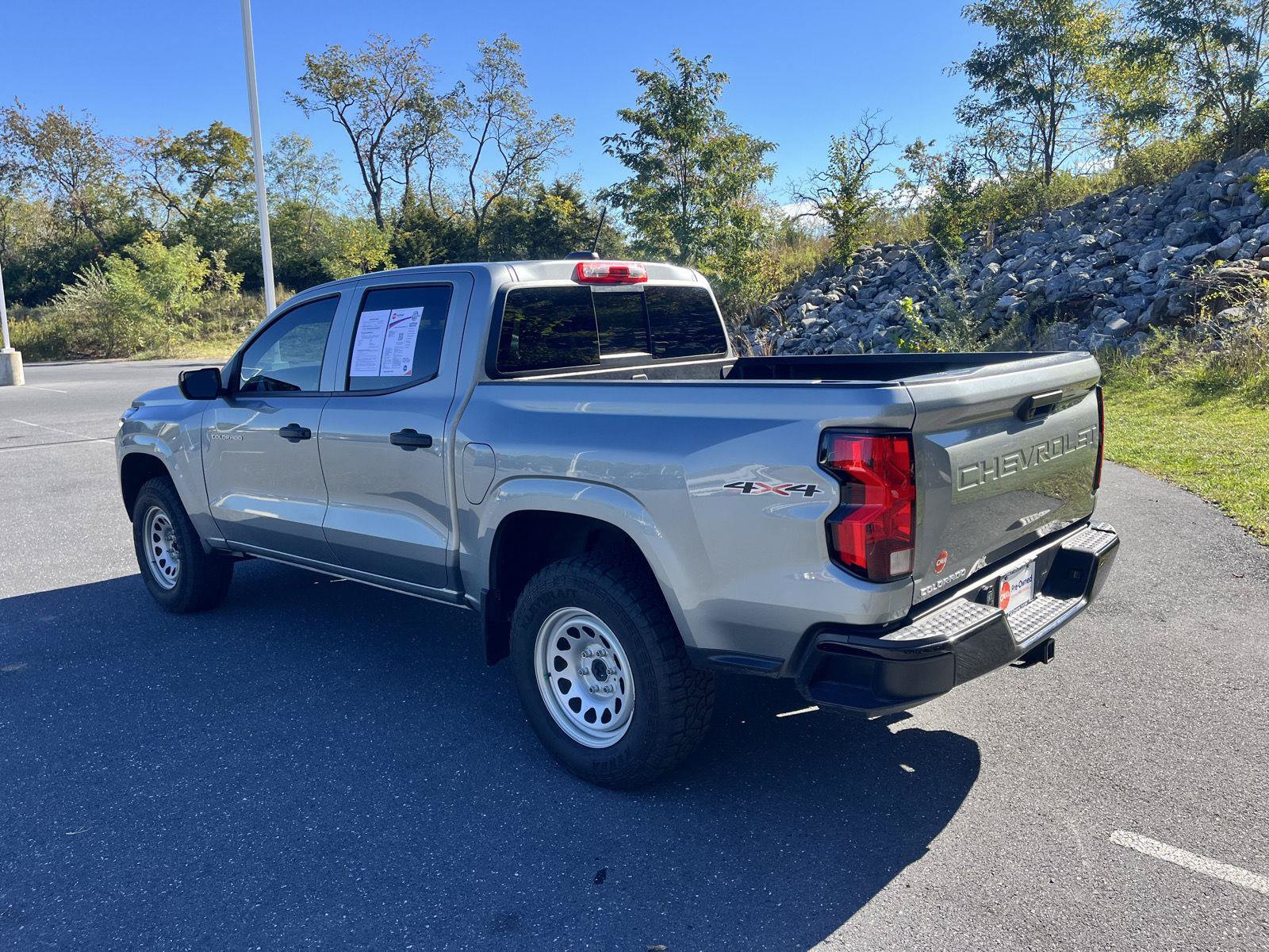Used 2024 Chevrolet Colorado W/T w/ WT Convenience Package II AWD/4WD image 5