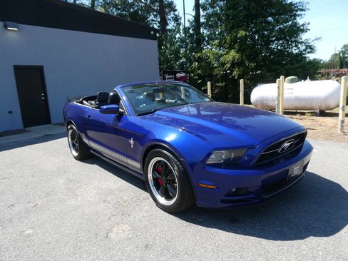 Used 2014 Ford Mustang Premium w/ Equipment Group 202A RWD image 32