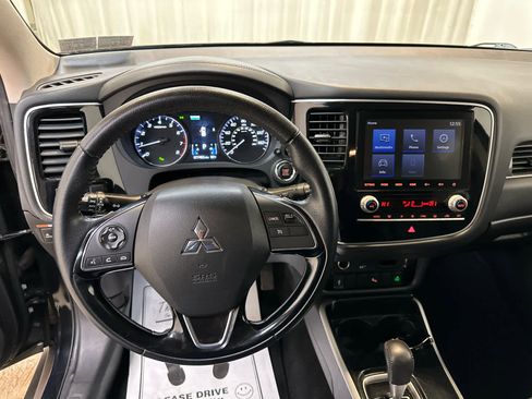 Used 2020 Mitsubishi Outlander SEL image 3
