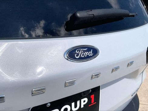 Used 2025 Ford Escape Active AWD/4WD image 30