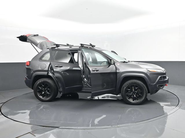 Used 2016 Jeep Cherokee Trailhawk w/ Leather Interior Group AWD/4WD image 28