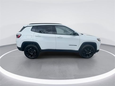 New 2026 Jeep Compass Latitude image 9